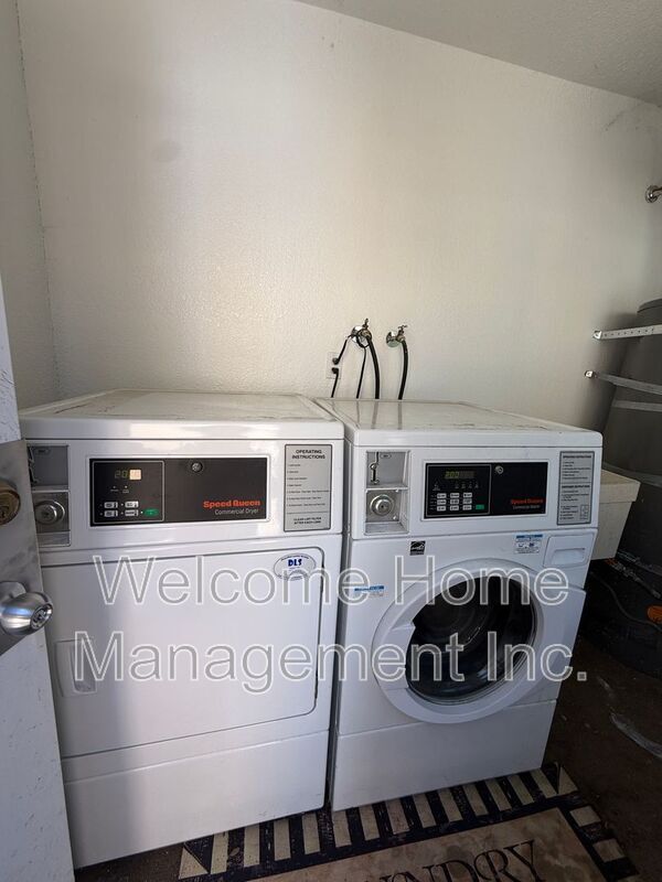 Building Photo - 2225 Hillsborough Ct