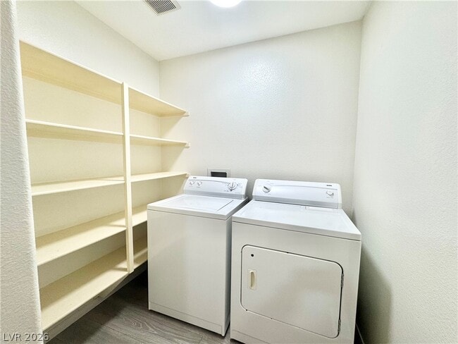 Building Photo - 1101 Red Butte St