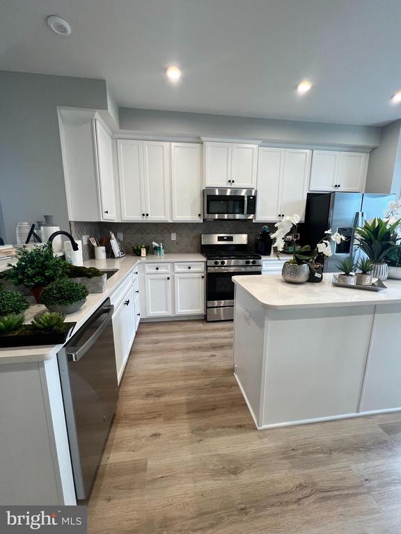 Building Photo - 5 Sidney Ln