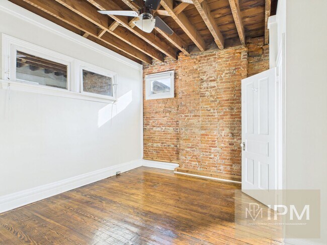 Building Photo - 219 S Union St