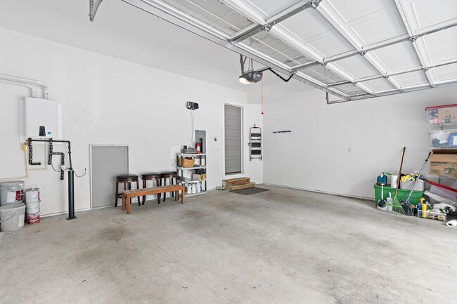 Building Photo - Walkable Luxury in Edgehill