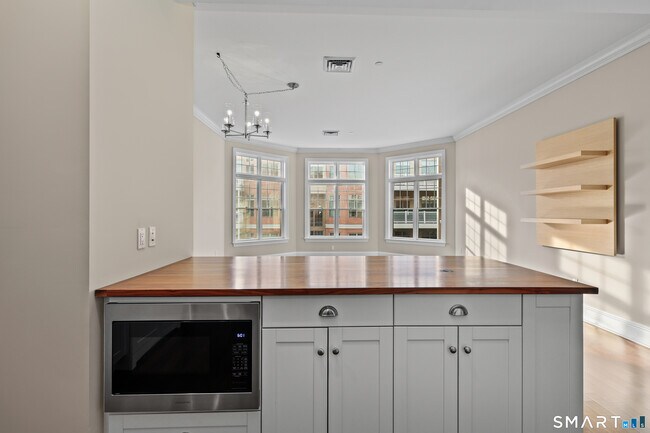 Building Photo - 50 Stone Ridge Way