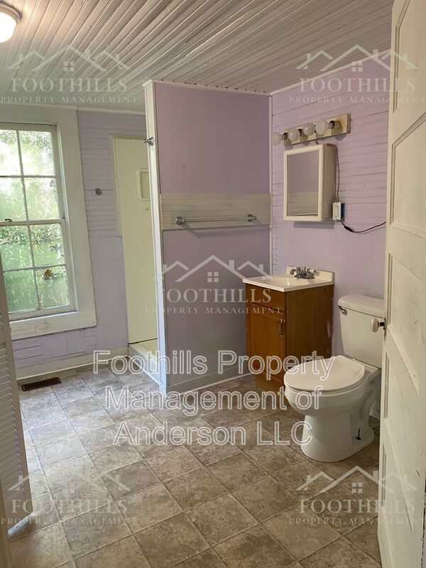Building Photo - 1018 Cothran Cir
