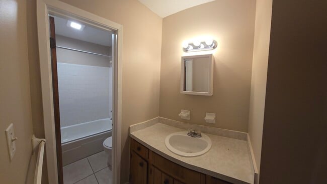 Building Photo - 106 Valencia Dr