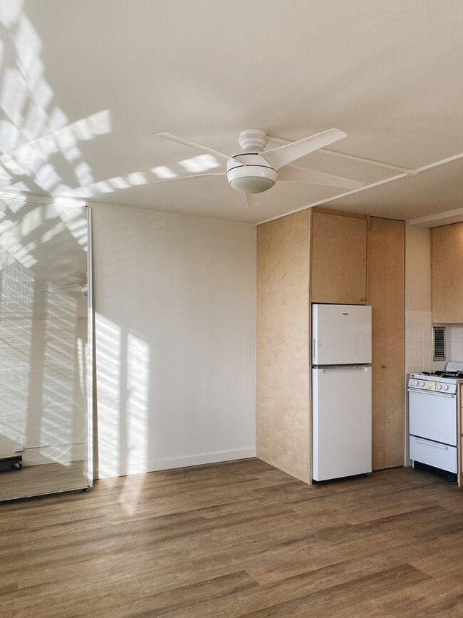 Building Photo - Renovated Studio - Utilities INCLUDED Available in Punahou Gardens!!