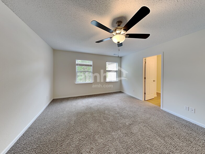 Building Photo - 10275 Holly Berry Cir