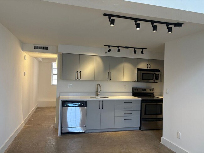 Building Photo - One bedroom loft in Midtown OKC!