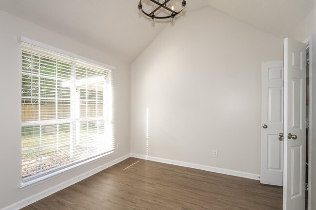 Building Photo - 4451 Lunsford Dr