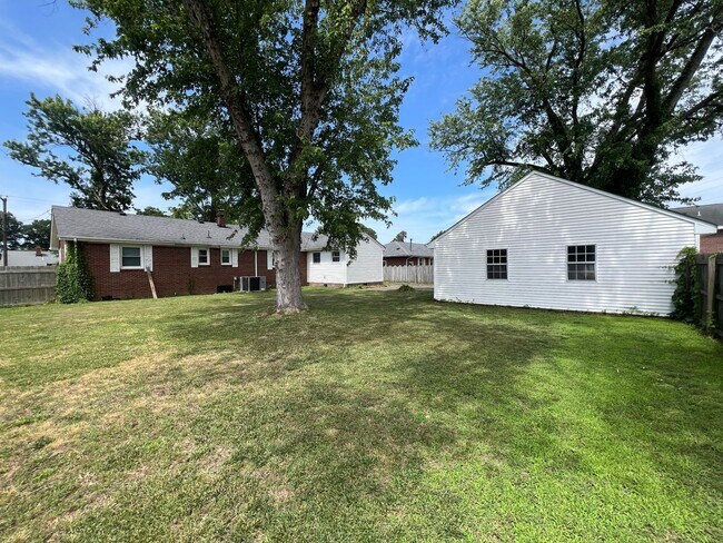 Building Photo - 2725 Greendale Ave