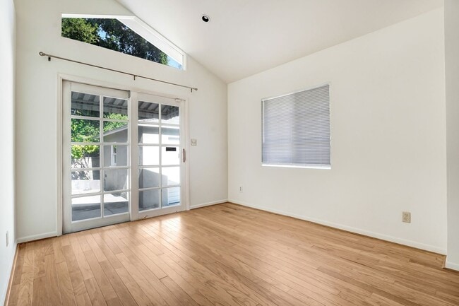 Building Photo - Altadena Home For Lease