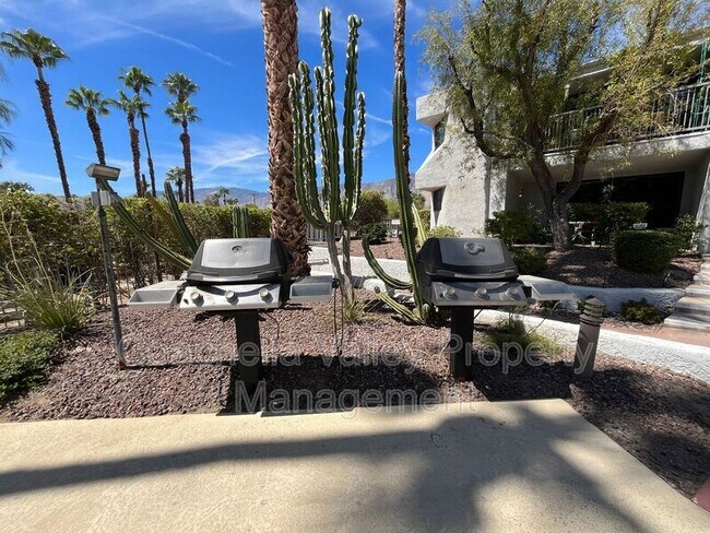 Building Photo - 3155 Ramon Rd