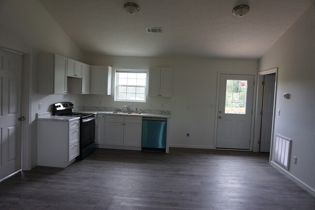 Building Photo - 784 Parsonage Rd