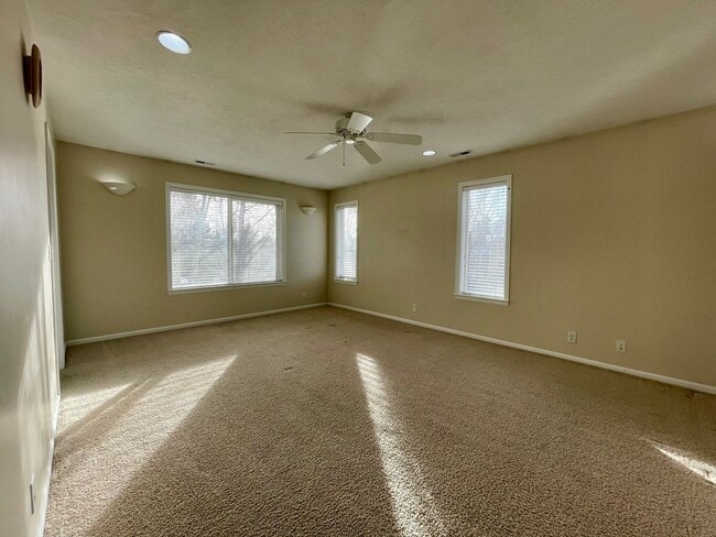 Building Photo - Spacious Midvale Townhome