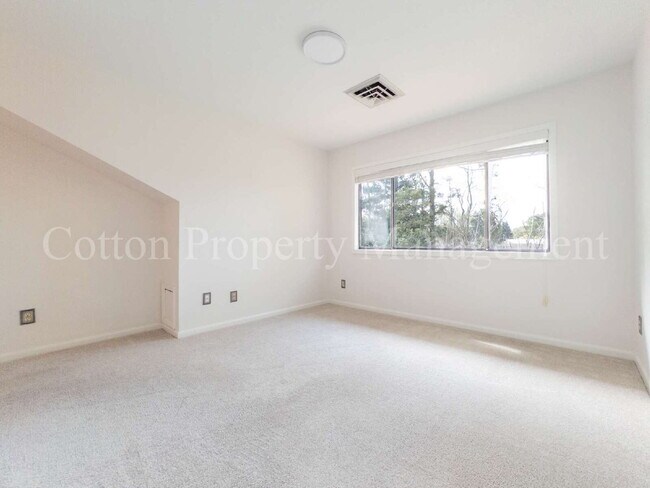 Building Photo - 202 Crooked Creek Rd