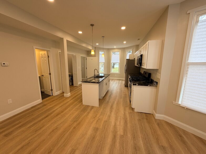 Kitchen - 3 E Overlea Ave