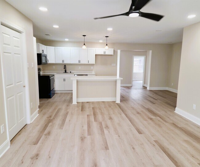Building Photo - 3785 Ladue St