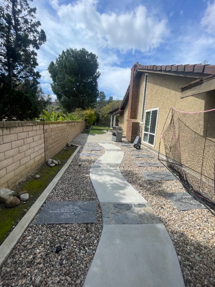 Building Photo - 5425 Brentwood Pl