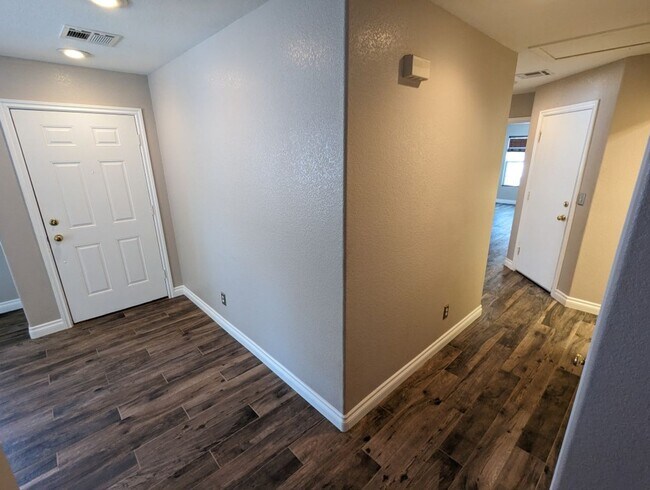 Building Photo - 4917 Hostetler Ave