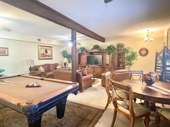 Building Photo - 406 Longshadow Road