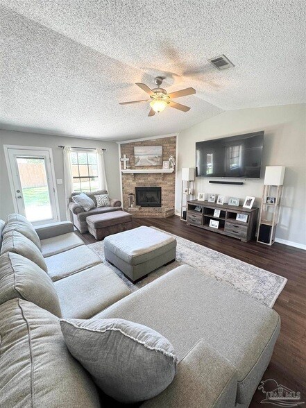 Building Photo - 10936 Oak Valley Dr