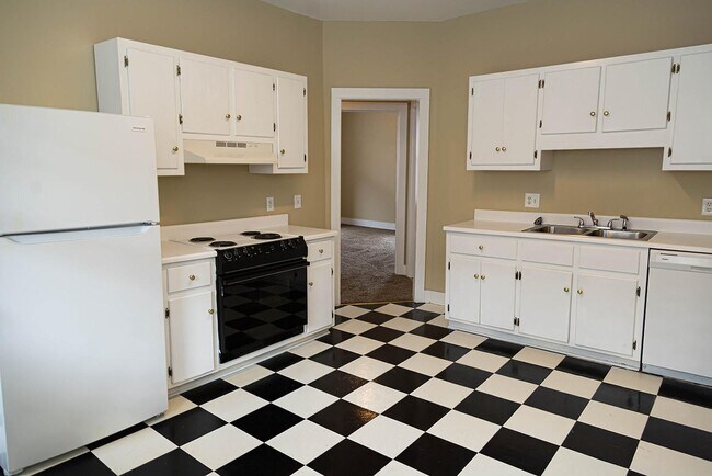 Building Photo - Spacious 2 Bedroom Walkable to Downtown