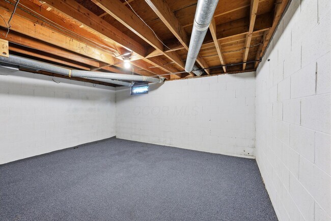 Building Photo - 1759 Lonsdale Rd