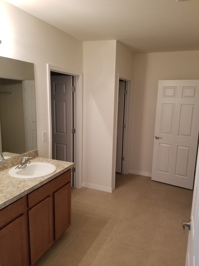 Building Photo - 220 SW 19th Terrace