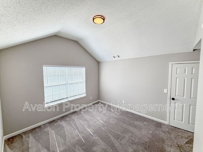 Building Photo - 282 Bonnes Dr SW