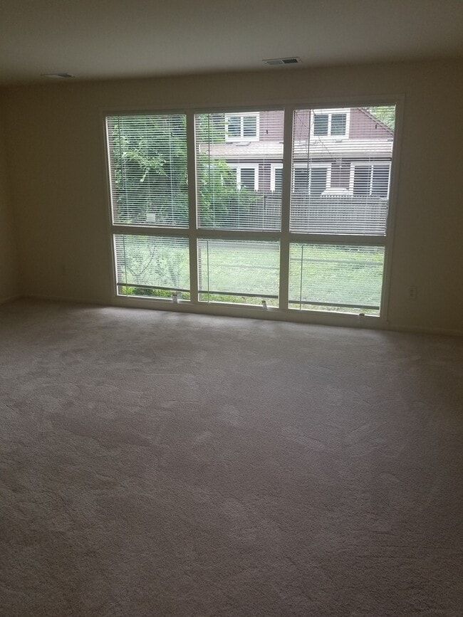 Building Photo - Beautiful 3BR 2.5BA Single Family Home in ...