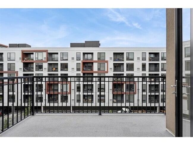 Building Photo - 3104 W Lake St