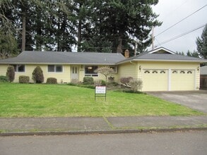 Building Photo - Three Bedroom Home in South Salem