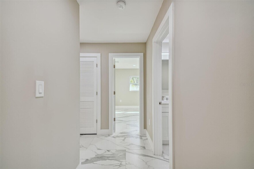 Building Photo - 2042 Craft Ln