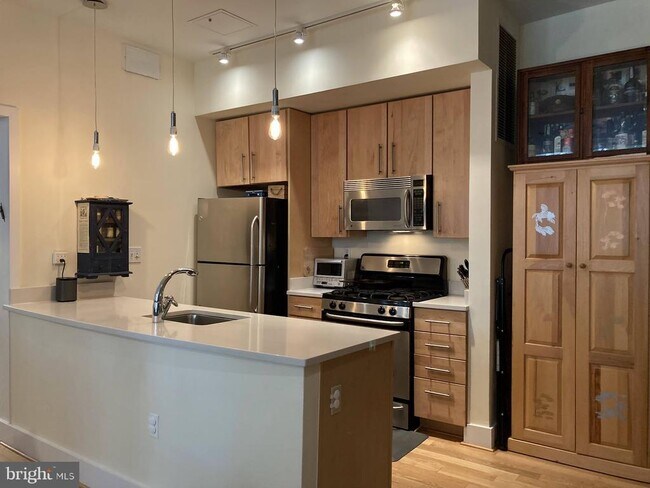 Primary Photo - 1435 Chapin St NW