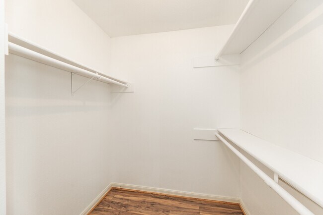 Building Photo - 7547 Brompton St