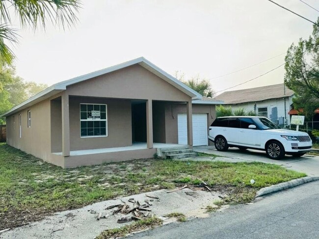 Primary Photo - 827 N Florence Ave