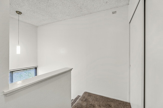 Building Photo - 791 Partridge Cmn