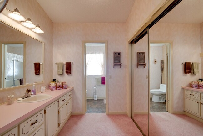 Building Photo - 1621 Magnolia Ave