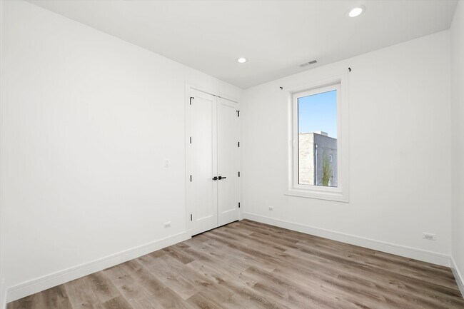 Building Photo - 117 S Bell Ave