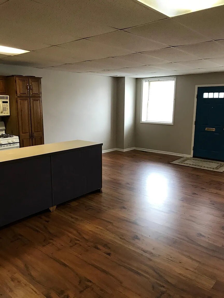 Building Photo - 3289 E Thompson St