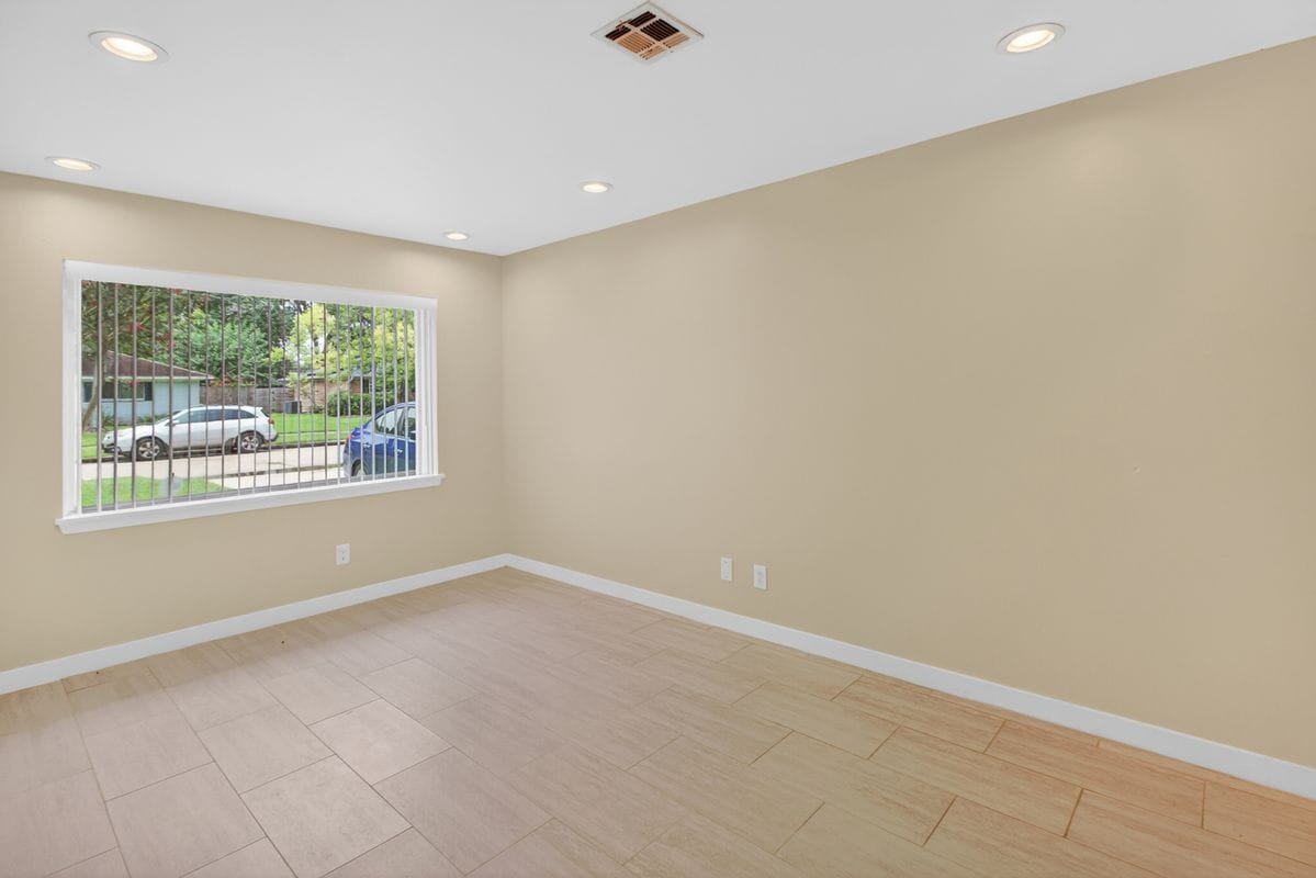 Building Photo - 5502 Effingham Dr