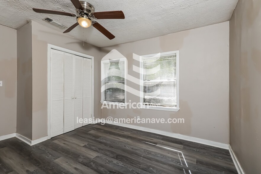 Building Photo - 364 Fairhill Dr