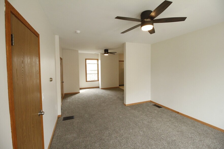 Building Photo - 126 1st St