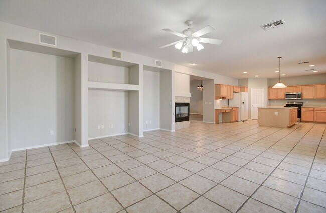 Building Photo - 2026 E County Down Dr