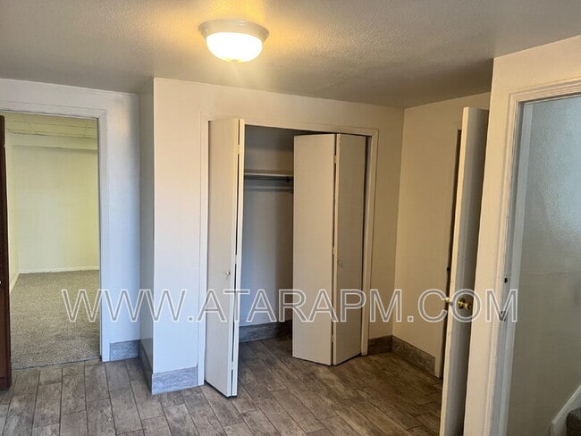 Building Photo - 270 Country Club Dr