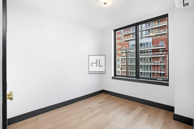 Building Photo - Exceptional 3BR/2Bath in Park Slope