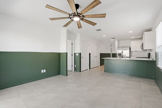 Building Photo - 12168 E Sunflower Ln
