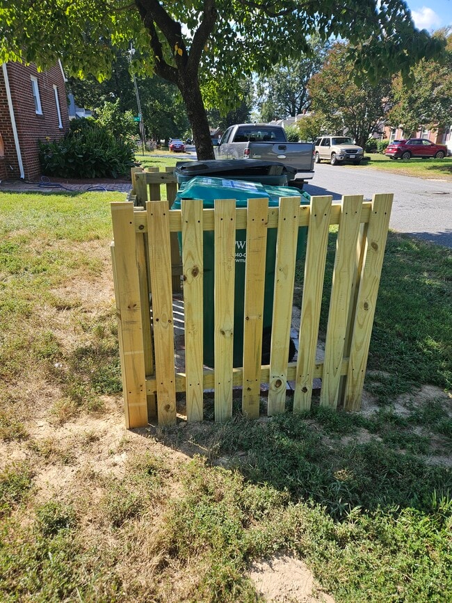 Building Photo - 3909 Patrick Ave