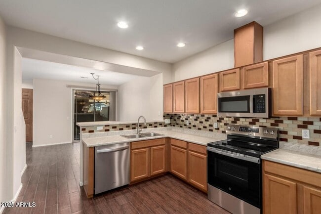 Building Photo - 1225 N 36th St