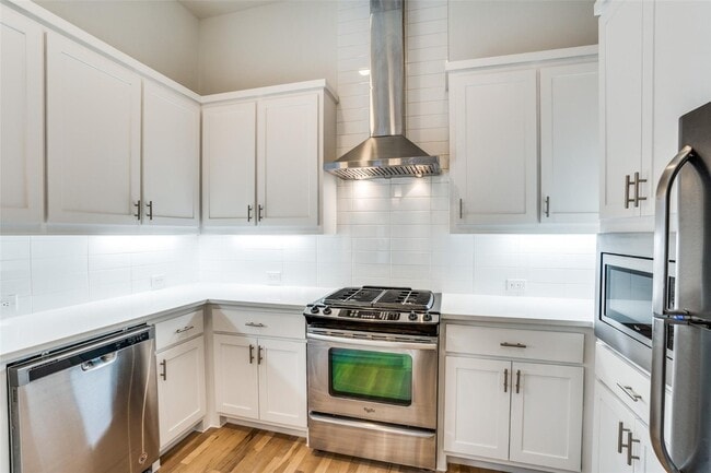 Building Photo - Beautiful townhome featuring granite countertops, hard wood floors, and a small private yard grea...