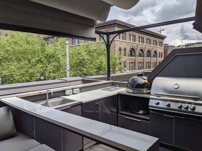 Building Photo - 121 S Jackson St